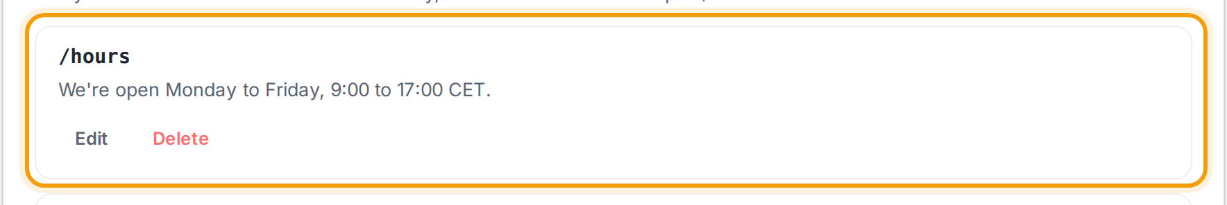 Een opgeslagen shortcut met het trefwoord /hours en het bijbehorende kant-en-klare antwoord.